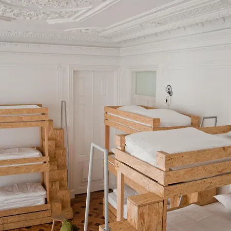 Hostel Independente Principe Real *