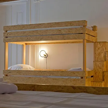 Independente Principe Real Хостел *